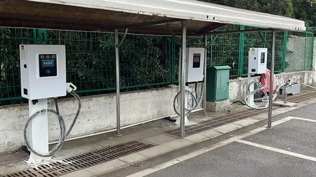 ES-DC40A DC EV charger installed outdoors
